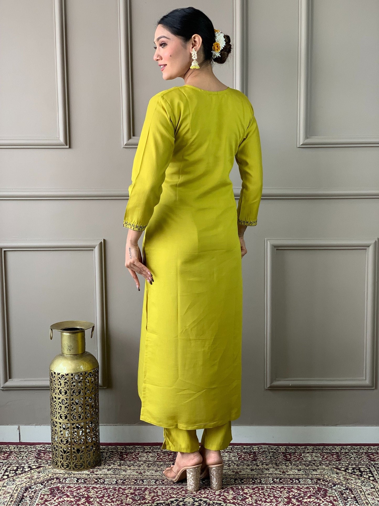 Round Neck Chanderi Viscose Kurta  Set