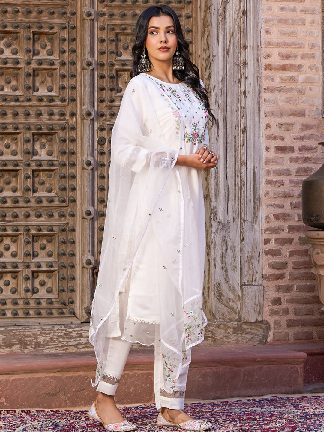 Viscose Chanderi Floral Embroidered Kurta Set